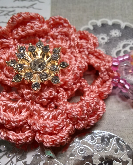 Háčkované  dizajnové náušnice "Nosím svoju ženskosť  "